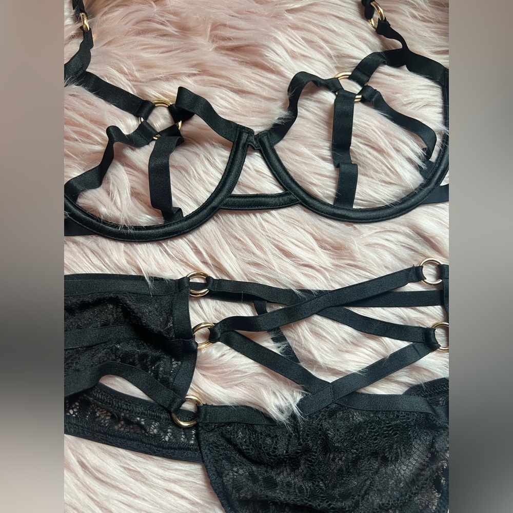 Victoria’s Secret Very Sexy Unlined Strappy Balconette set